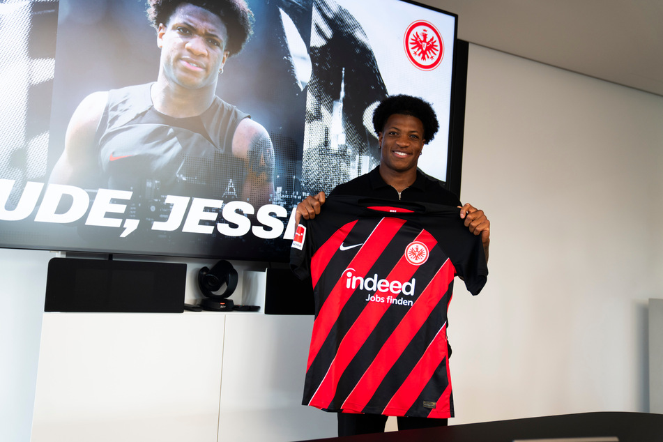 Jessic Ngankam (22) ist ab sofort Spieler von Eintracht Frankfurt. Die Hessen statteten den U21-Nationalstürmer mit einem langfristigen Vertrag aus.