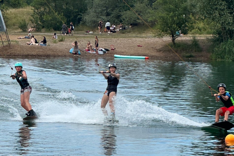 Der Dauerstreit um die Wasserskianlage in Leuben geht weiter.