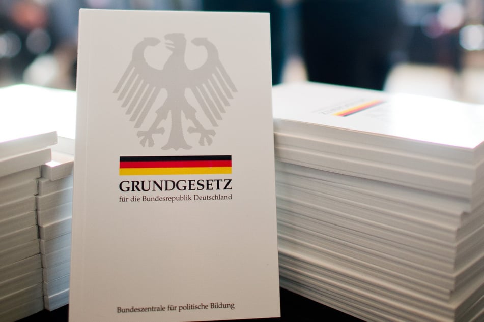 An sächsischen Schulen könnte künftig auch eine "Verfassungsviertelstunde" eingeführt werden. (Symbolbild)