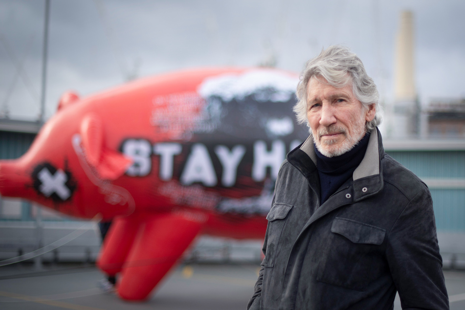 Roger Waters (79) will seinen Auftritt in Frankfurt am Main notfalls auch mit einer einstweiligen Verfügung durchsetzen.