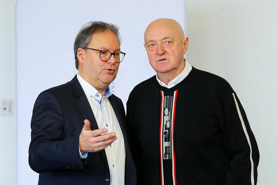 Lutz Lindemann (72, r.) sitzt im Expertenrat des Nordostdeutschen Fußballverbandes (NOFV), dessen Präsident Hermann Winkler (58, l.) ist.