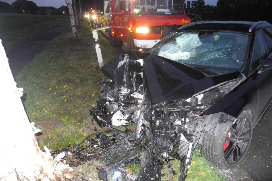 Der Seat Leon des Fahrers wurde bei dem Crash komplett zerstört.
