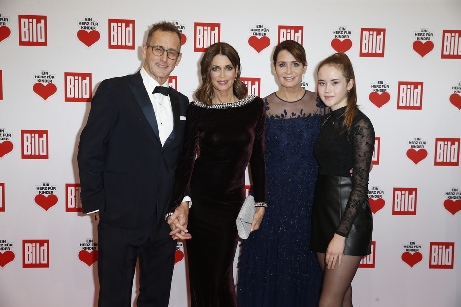 Gerit und Anja Kling zusammen mit Wolfram Becker, Gerits Ehemann, und Alea Kling, Tochter von Anja Kling.