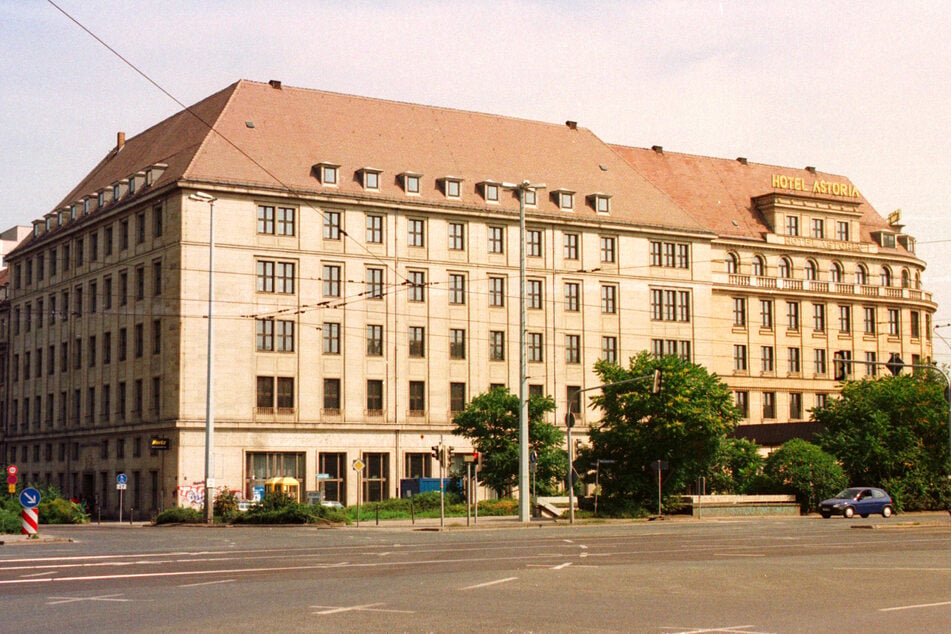 Im einstigen DDR-Vorzeigehotel gingen die hohen Tiere ein und aus. Ende 1996 wurde es geschlossen, verfällt seitdem immer mehr.