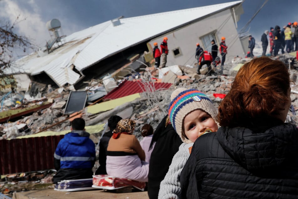 Turkey and Syria earthquakes: Death count rises amid struggle for food and shelter