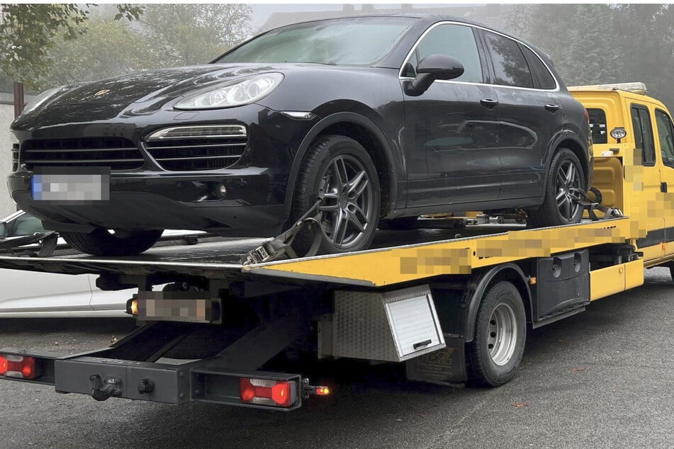 Anwohner berichten, dass beinahe täglich ein Abschlepper anrückt. (Symbolbild)