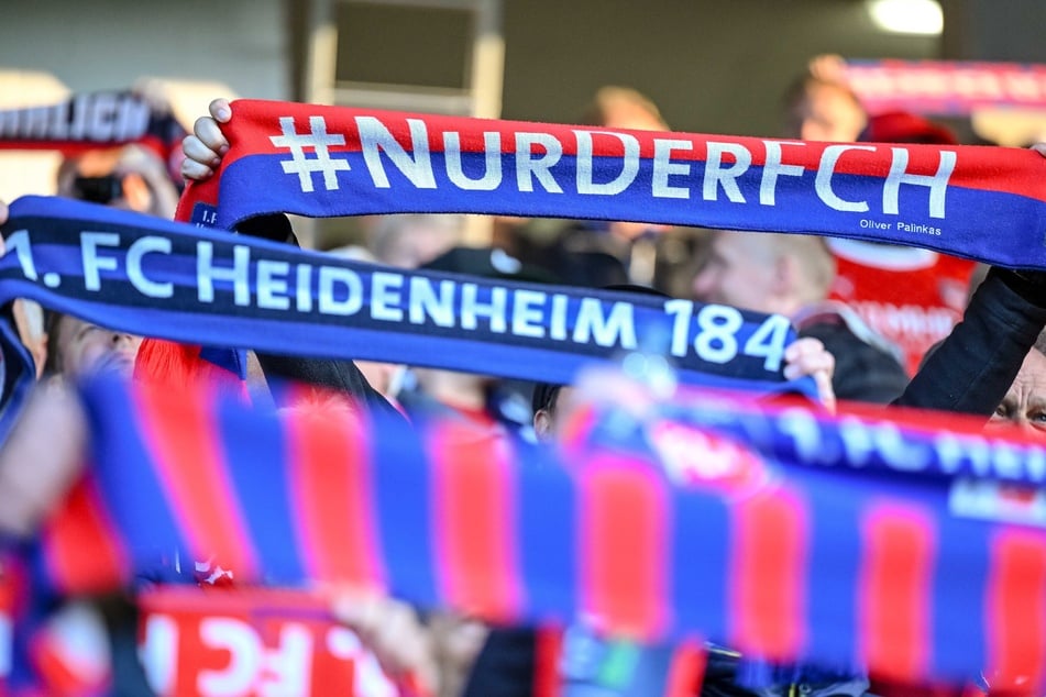 Diesen Heidenheimer Schal gibt es im "FCH-Fanshop" zu kaufen. Dies gefällt Rostock gar nicht.