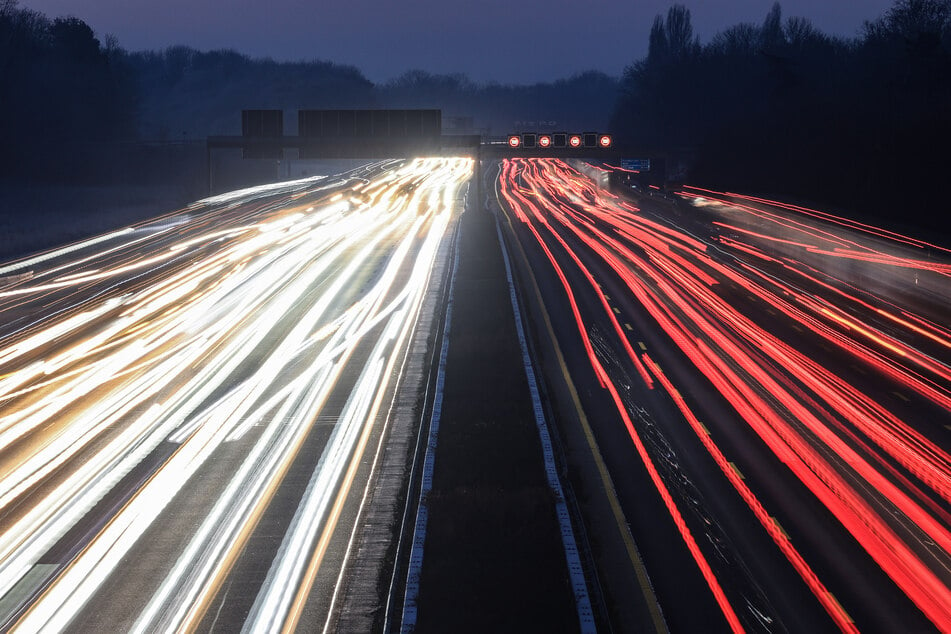 Der Verkehr auf Deutschlands Autobahnen wird 2024 wohl weiter zunehmen.