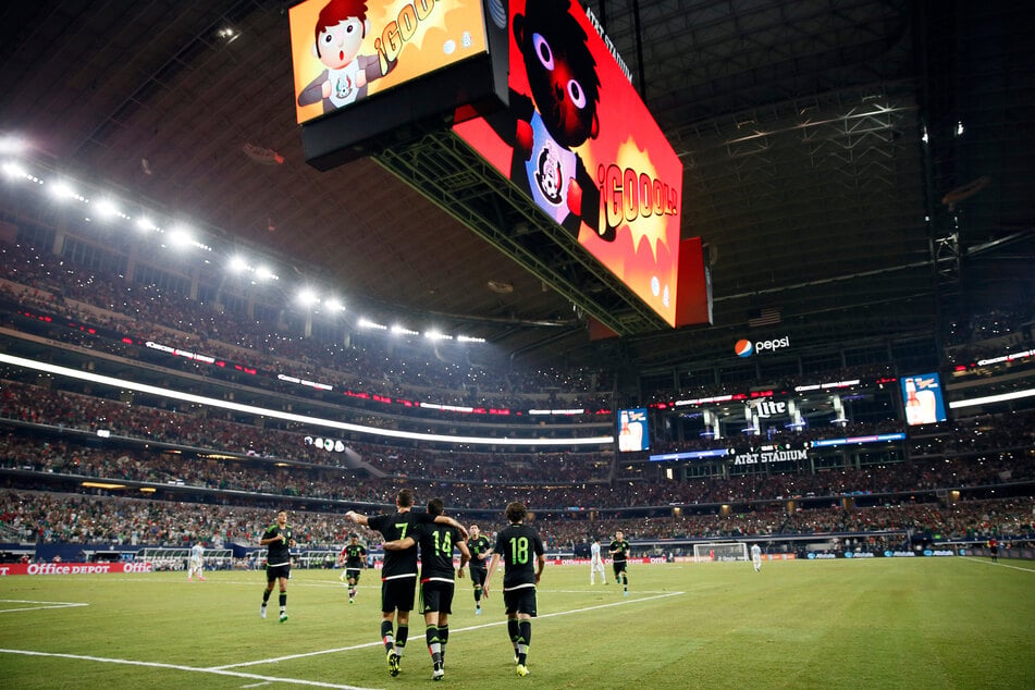 Das Stadion im Vorort von Dallas, Arlington, verfügt über ein Fassungsvermögen von 94.000 Plätzen und ist damit der größte WM-Tempel.