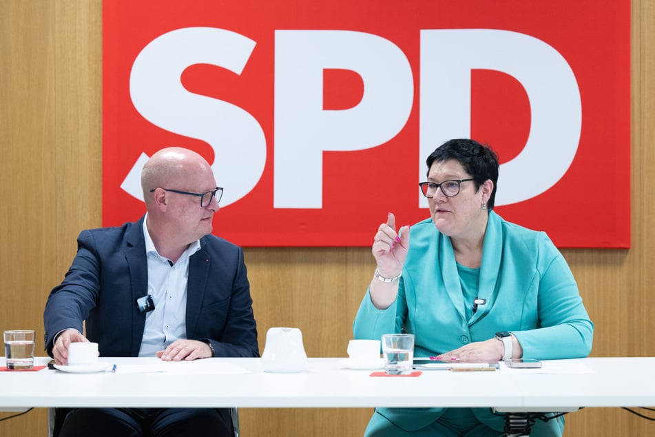 Blicken mit Zuversicht auf die Abstimmung zum sächsischen Haushalt: die SPD-Spitzen Henning Homann (45) und Kathrin Michel (62).