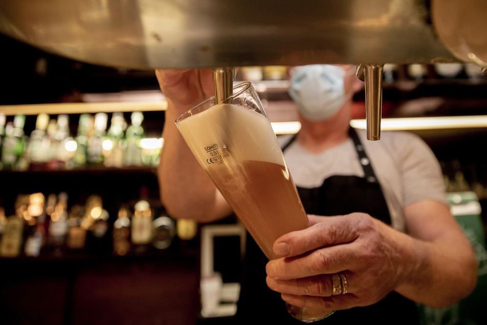 Wegen des Corona-Lockdowns kann in in Gastronomiebetrieben derzeit kein Bier ausgeschenkt werden. (Symbolbild)