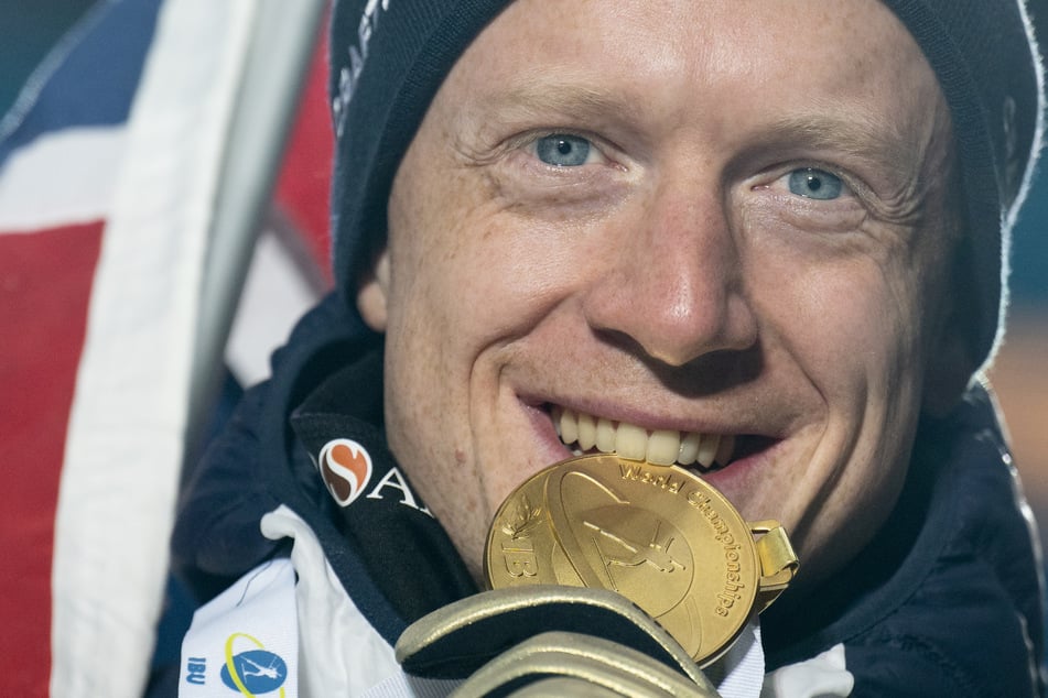 Johannes Thingnes Bø (29) sicherte sich zusammen mit Marte Olsbu Røiseland (32) seine fünfte Goldmedaille bei der WM in Oberhof.