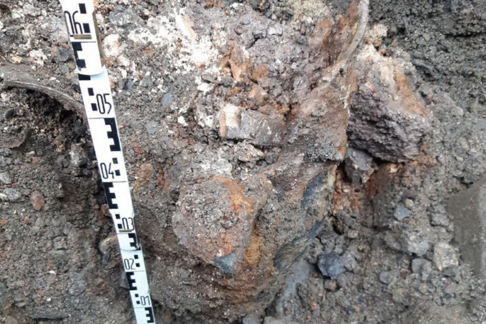 Bei Erdarbeiten wurde in der Bismarckstraße das Fragment einer 250-Kilo-Bombe gefunden.