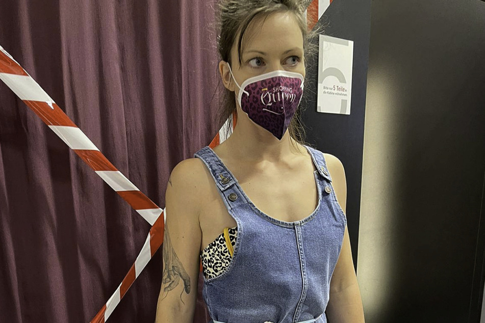 Die Kreativität kann man ihr beim Shoppen wirklich nicht absprechen: Kandidatin Enisa (30).