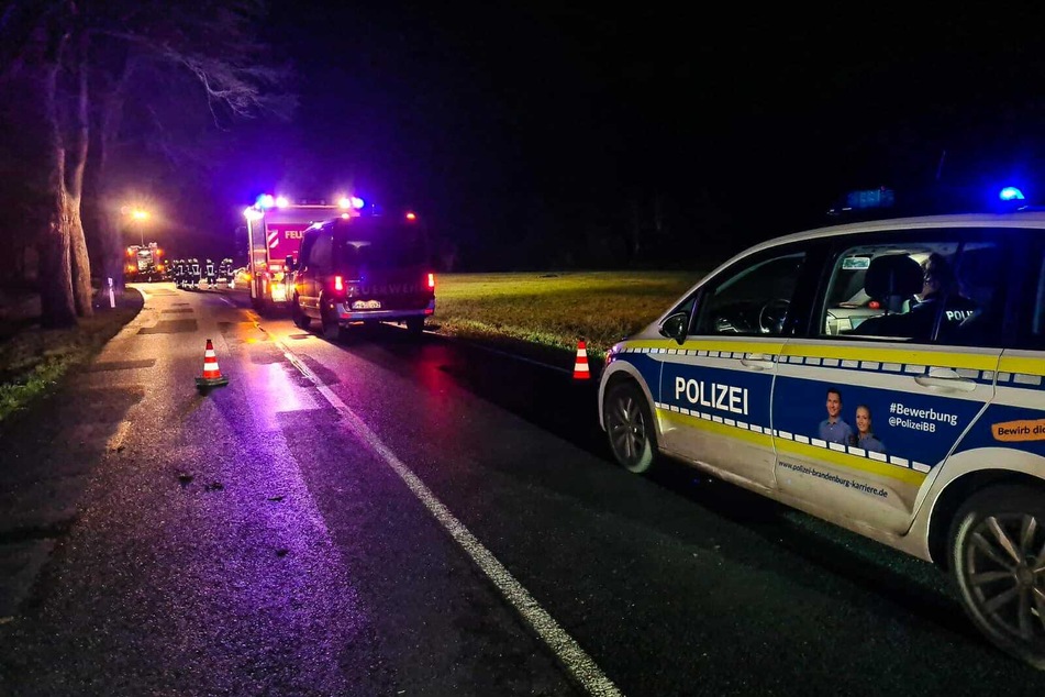 Ein Autofahrer ist im brandenburgischen Geltow tödlich verunglückt.