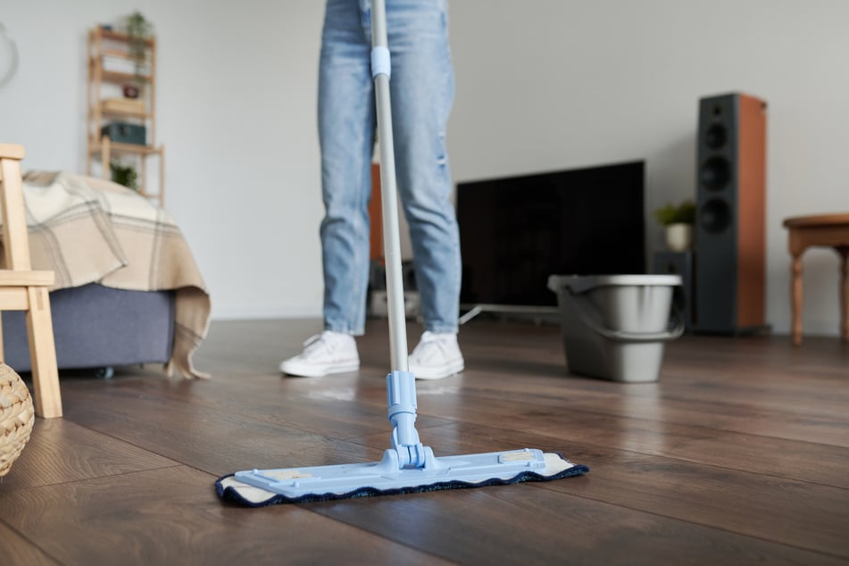 Vinyl- und PVC-Böden gelten als pflegeleicht und sollten maximal einmal pro Woche gewischt werden.