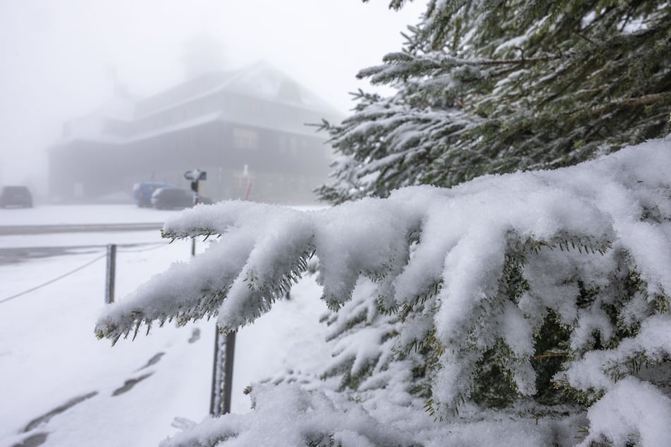 Am Dienstag hat es auf dem Fichtelberg geschneit.
