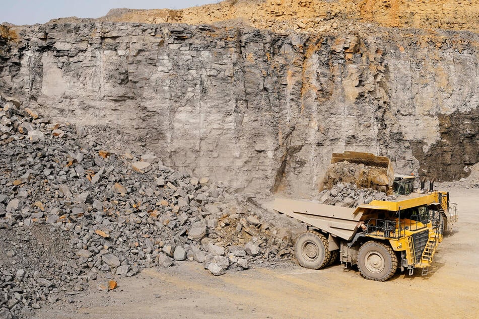 Tödlicher Sturz im Steinbruch: Arbeiter (†54) kommt bei tragischem Unfall ums Leben