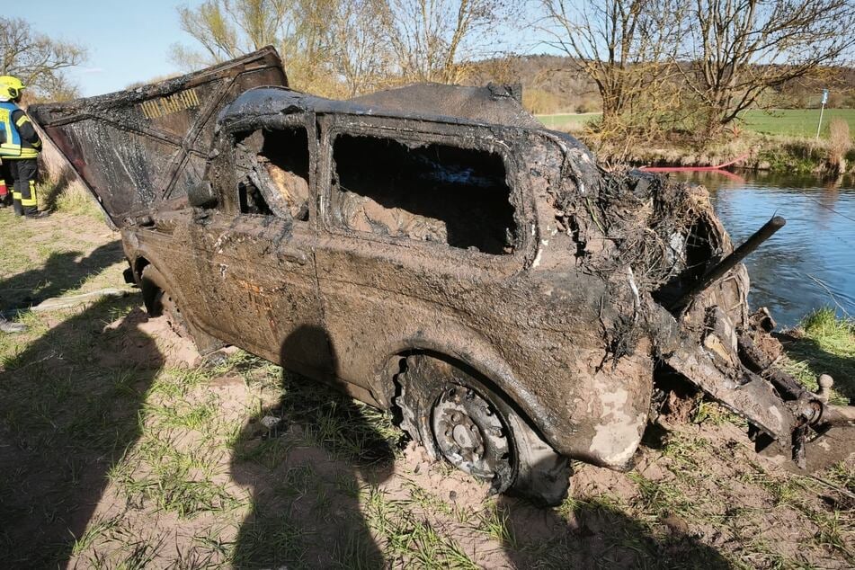 Ein Auto hatte sich in der Unstrut befunden.