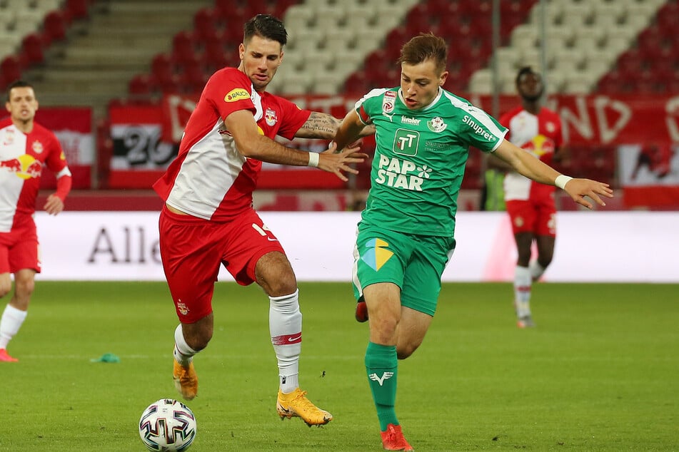 Dominik Szoboszlai (20, l.), hier noch im Trikot seines Ex-Vereins FC Red Bull Salzburg, stand für RB Leipzig noch keine Minute auf dem Platz.