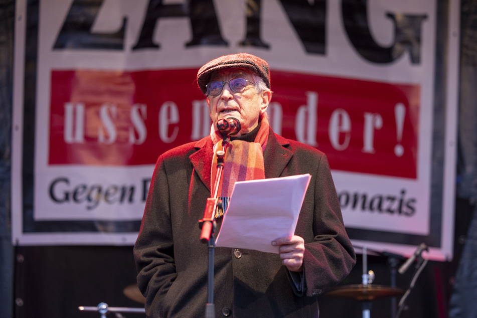 FDP-Politiker Gerhart Baum (91) war einer der Sprecher auf der "Arsch huh"-Kundgebung.