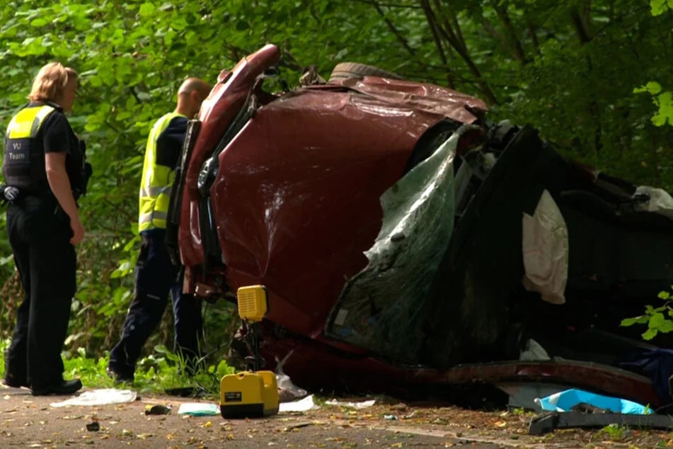 Das Auto war nach dem Unfall ein totales Wrack.