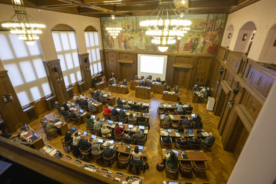 Wirksam werden die Kürzungen erst, wenn der Stadtrat im Frühjahr den Chemnitzer Haushalt verabschiedet.
