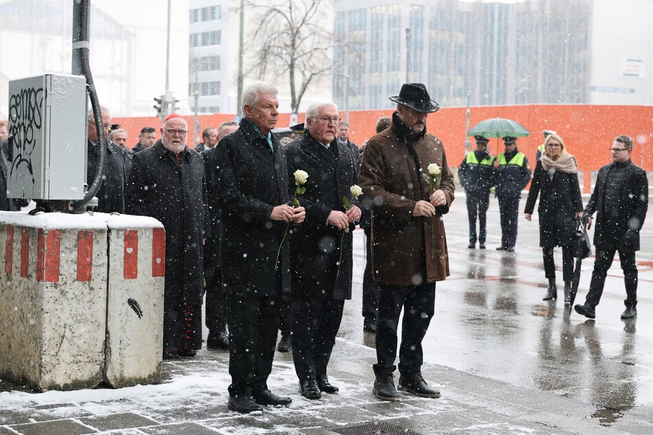 OB Dieter Reiter (66, SPD), Bundespräsident Frank-Walter Steinmeier (69) und Ministerpräsident Markus Söder (58, CSU) am Tatort in München.