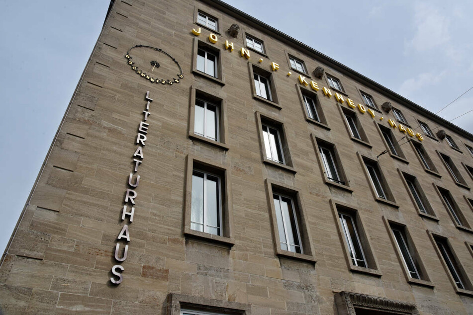 Die Geschäftsstelle des deutschen PEN-Zentrums befindet sich im hessischen Darmstadt.