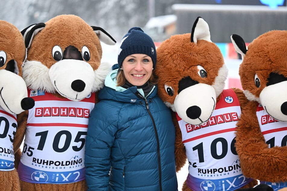 Aktiv dabei ist sie zwar nicht mehr, trotzdem lässt sich Magdalena Neuner (36) ab und zu noch bei einem Biathlon-Weltcup wie hier in Ruhpolding blicken.