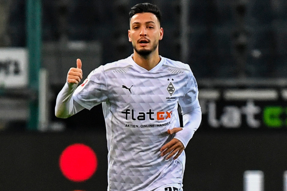 Daumen hoch: Ramy Bensebaini brachte Borussia Mönchengladbach mit seinem Tor zum 3:2 auf die Siegerstraße.