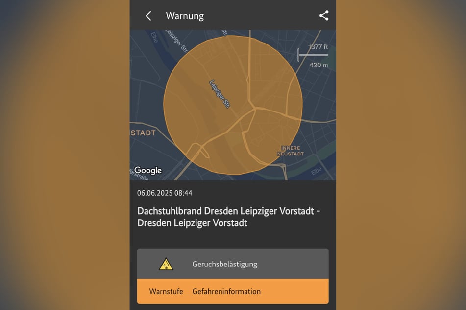 Die NINA-App warnte vor dem Feuer. Betroffene Anwohner sollten Fenster und Türen geschlossen halten.