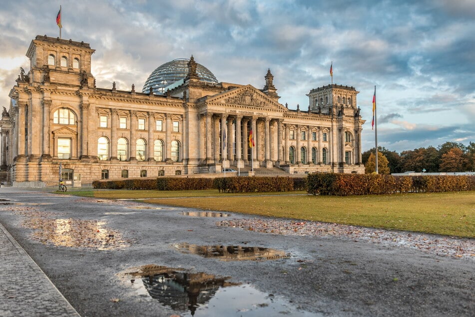 Wer nach der Wahl in den Deutschen Bundestag einzieht, haben Abermillionen Wähler in der Hand - indem sie bewusst ihre zwei Kreuzchen setzen. (Symbolfoto)