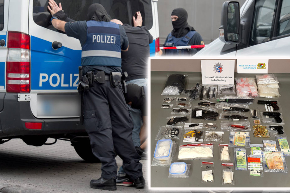 Bei der Razzia stellten die Polizisten eine scharfe Schusswaffe, Schreckschusspistolen, Schlagringe, Hieb- und Stichwaffen, Drogen und mehrere tausend Euro Bargeld sicher.