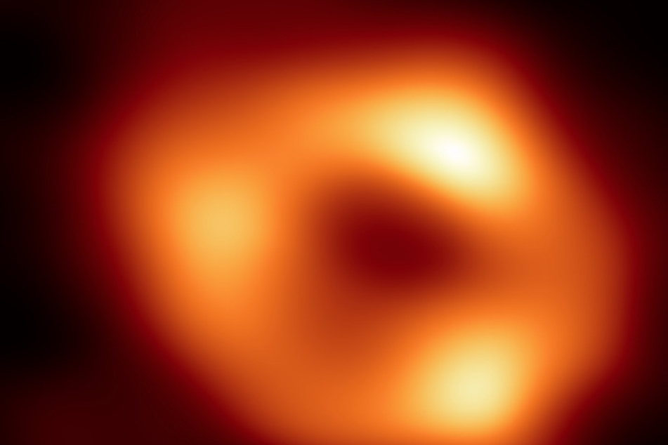 Das erste Bild von Sagittarius A*, dem Schwarzen Loch im Zentrum der Milchstraße.