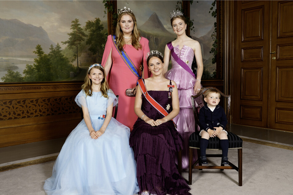 Estelle von Schweden (10, v.l.), Amalia der Niederlande (18), Ingrid Alexandra von Norwegen (18), Elisabeth von Belgien (20) und Charles von Luxemburg (2) stehen für eine neue Generation der Royals.