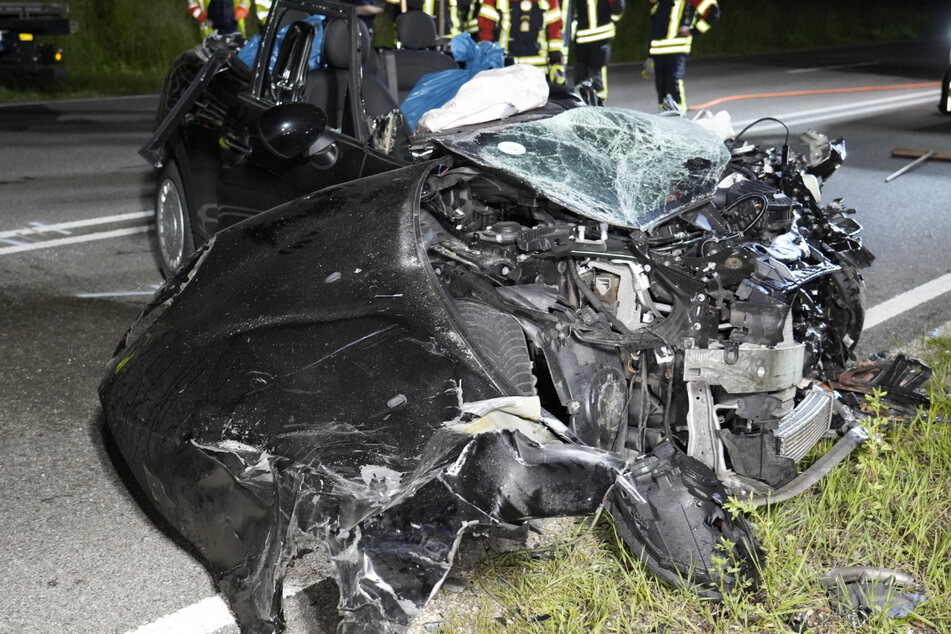 Das Auto der 31 Jahre alten Frau wurde schwer beschädigt, für die Fahrerin kam nach dem Unfall jegliche Hilfe der Rettungskräfte zu spät.