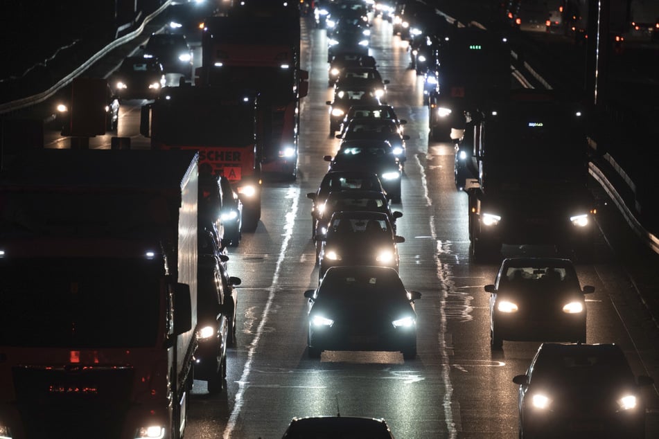 Auf der A81 geht zur Stunde nichts mehr. (Symbolbild)