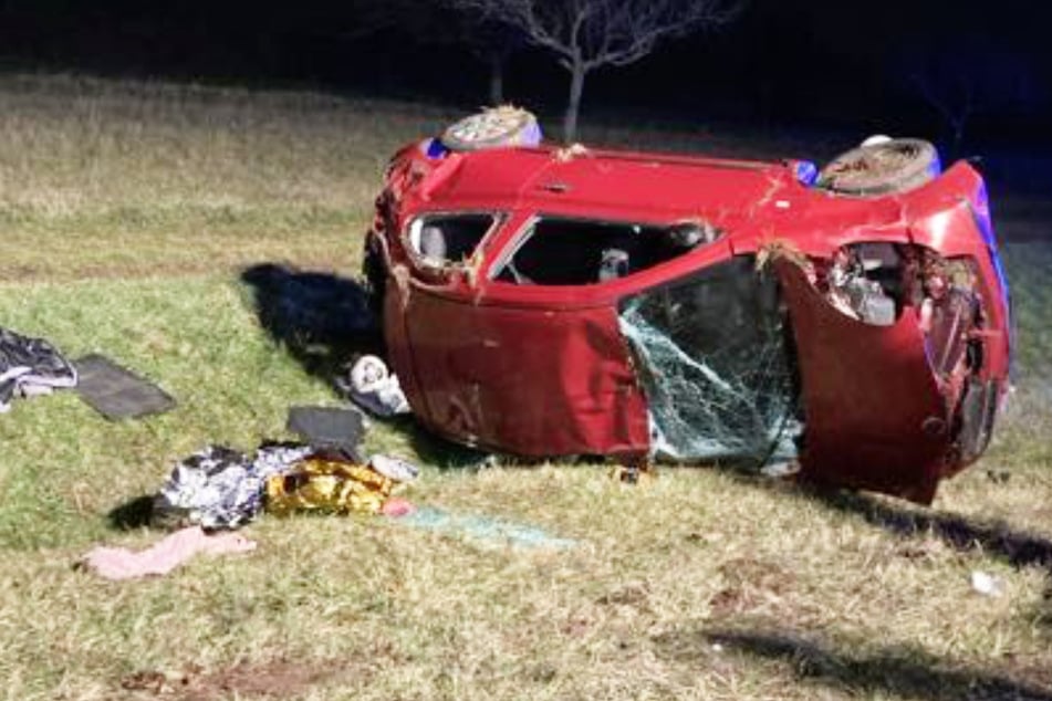 Der Nissan überschlug sich bei dem Unfall mehrfach.