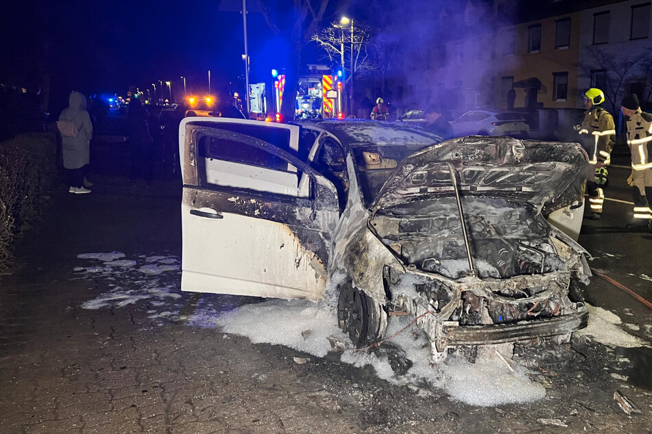 Innerhalb von zehn Minuten: Drei Autos mit ukrainischen Kennzeichen brennen