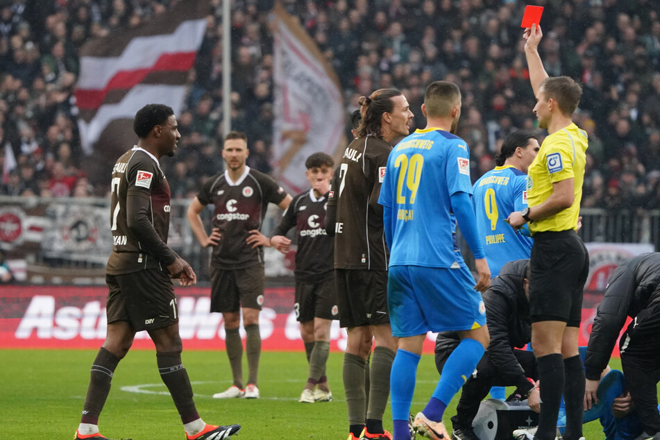 Wegen einer gelb-roten Karte ist Stürmer Elias Saad (24) gegen Holstein Kiel gesperrt.