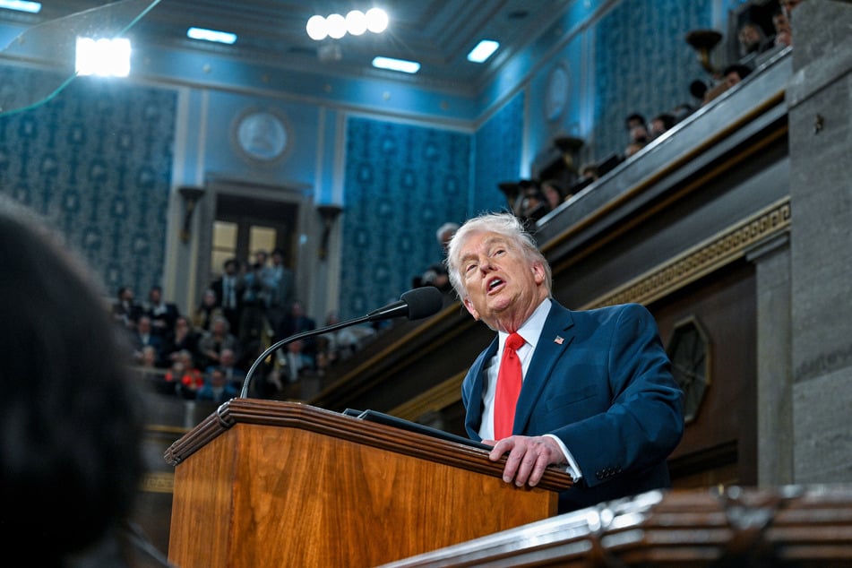 Fast zwei Stunden lang redete US-Präsident Donald Trump (79) vor dem Kongress und stellte damit einen neuen Rekord auf.