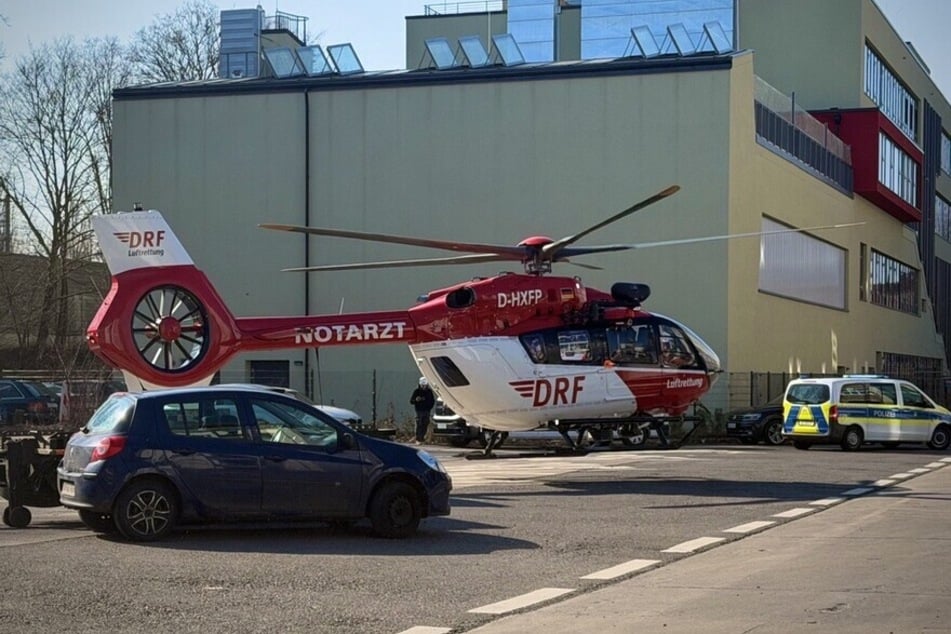 Wegen der schweren Verletzungen wurde vorsorglich ein Rettungshubschrauber zur Baustelle geschickt.
