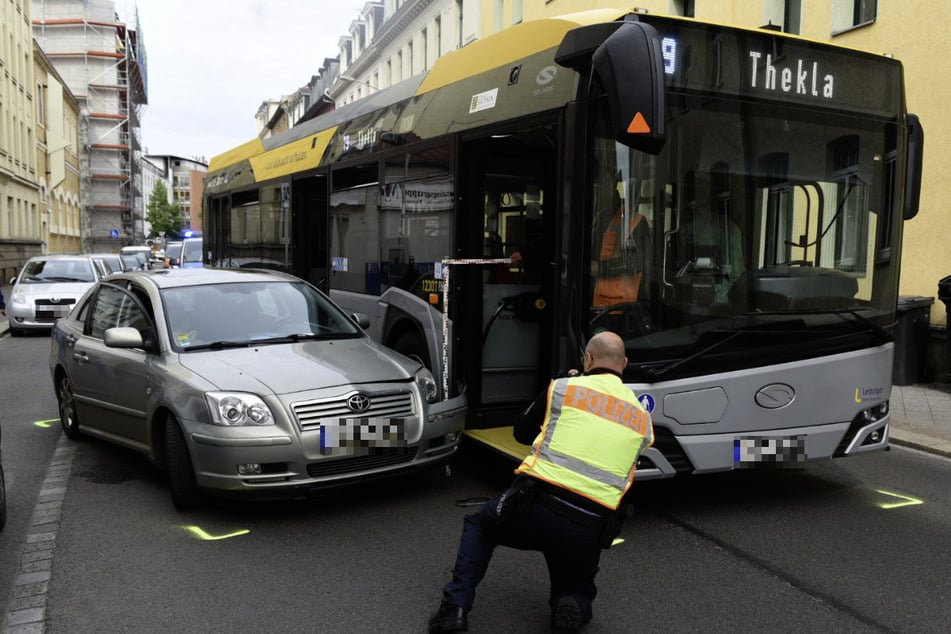 Bus muss Notbremsung einleiten: Kind bei Unfall in Leipzig verletzt!