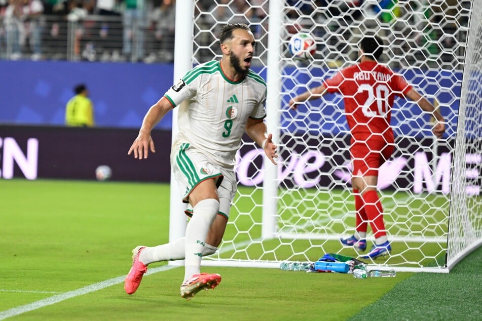 Amine Gouiri jubelt nach seinem 2:1-Siegtreffer für Algerien.