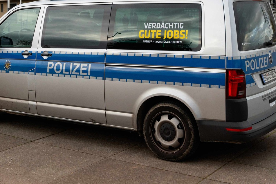 Am Dienstag waren Beamte der Polizeidirektion Dresden und der Bereitschaftspolizei Sachsen in der Prager Straße im Einsatz. (Archivbild)