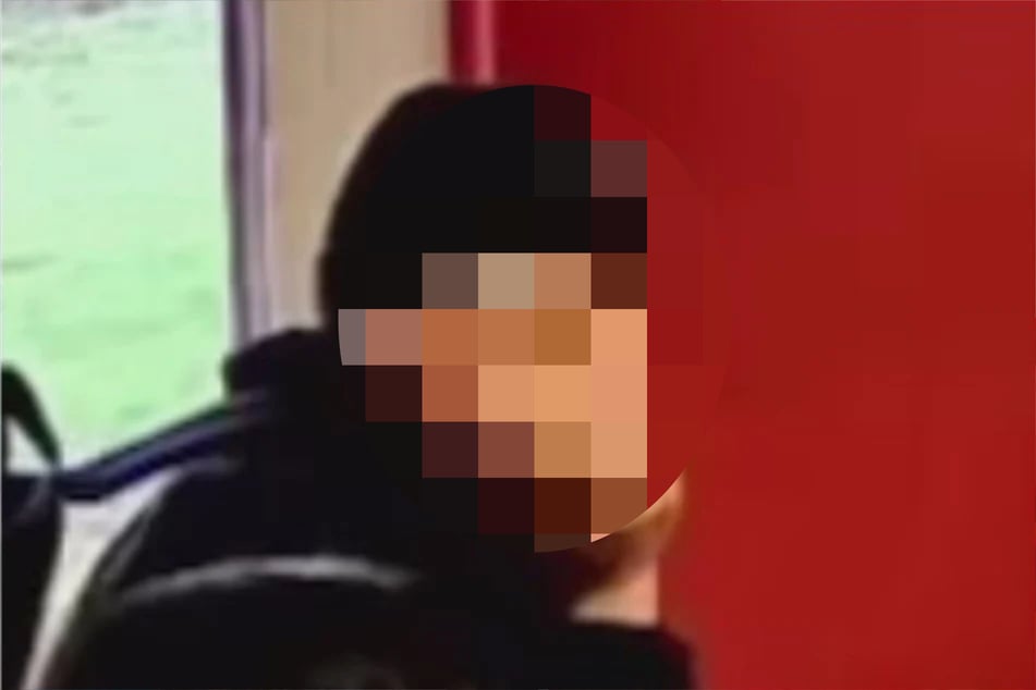 Die Polizei fahndete mit einem Bild nach einem der Verdächtigen und hoffte auf Hinweise aus der Bevölkerung.