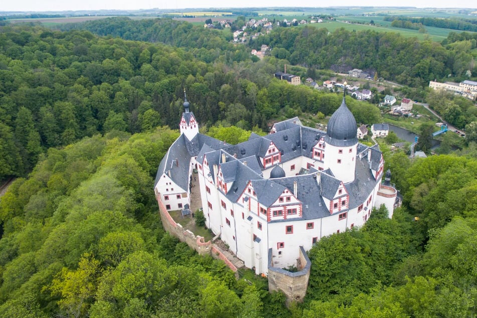 Während der Zeitsprungnacht kann u. a. auf Schloss Rochsburg ein Blick in die Vergangenheit gewagt werden.