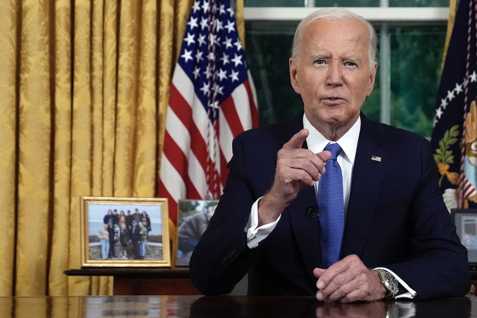 Biden says it's time to pass the torch to "younger voices" in historic Oval Office speech