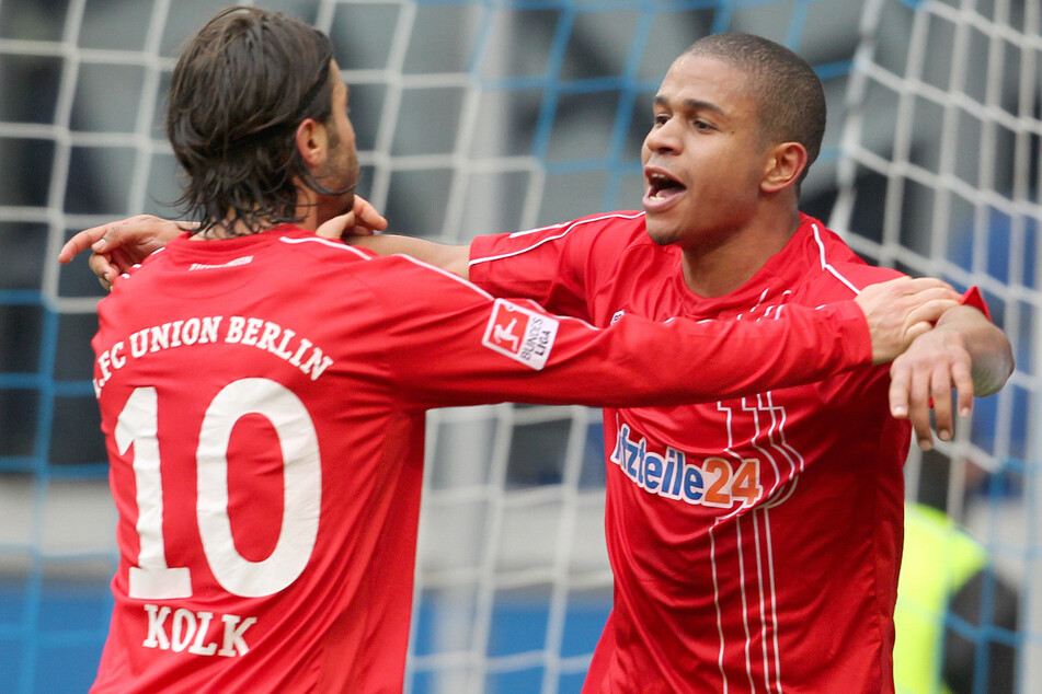 Chinedu Ede (r.) jubelt mit Santi Kolk über seinen Treffer gegen den MSV Duisburg. Sein Pofidebüt gab der Außenbahnspieler einst bei Hertha.